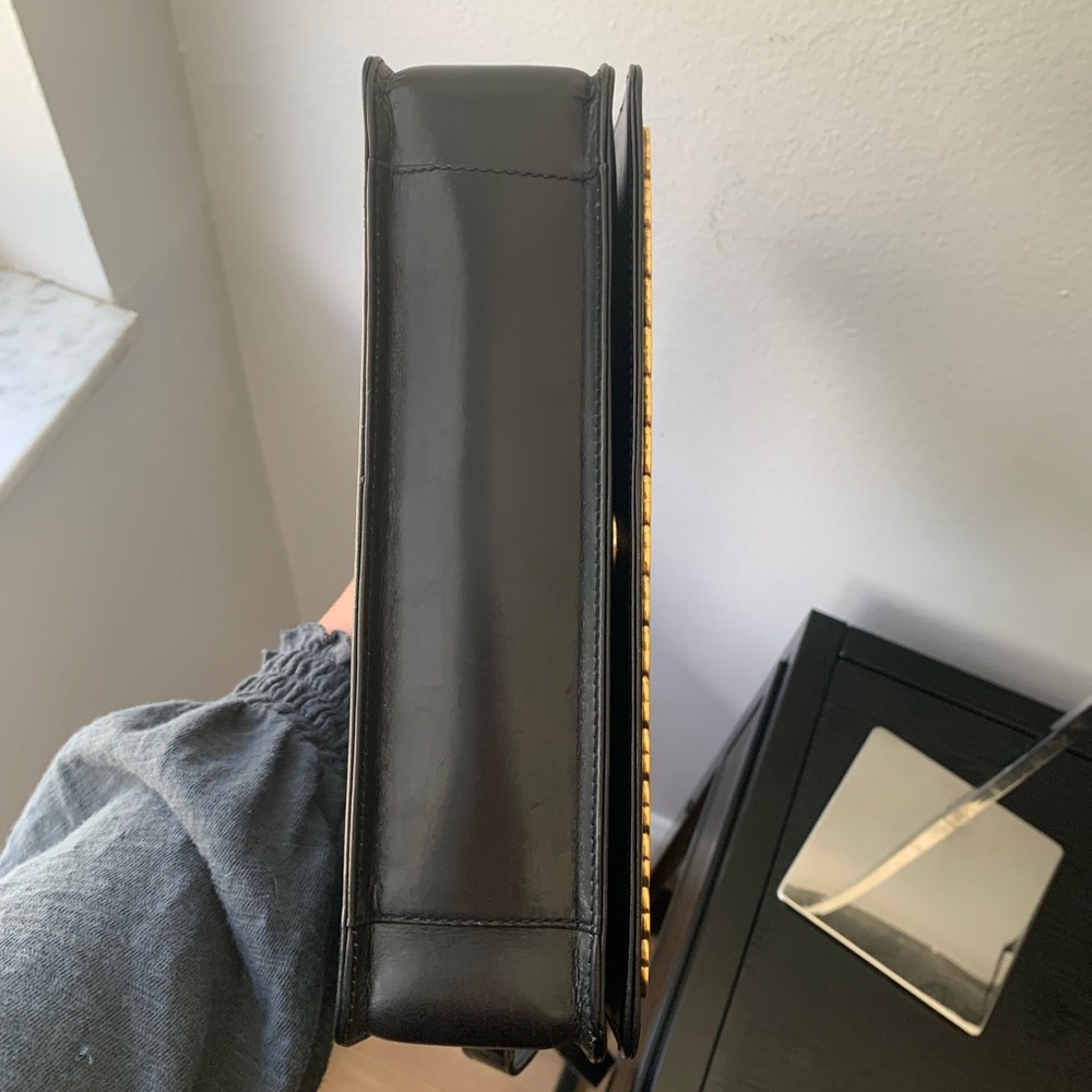 (41) GUCCI 80s Crossbody - Picture 9 of 13